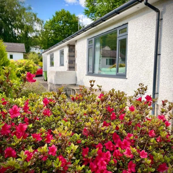 3-bedroom bungalow, central Ambleside with parking, hotel en Ambleside