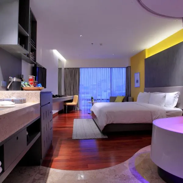 LiT BANGKOK Hotel, מלון בבנגקוק