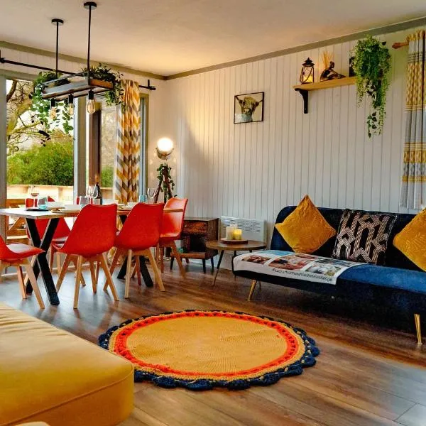 Luxurious mountain retreat lodge Hunters Quay, Hotel in Dunoon