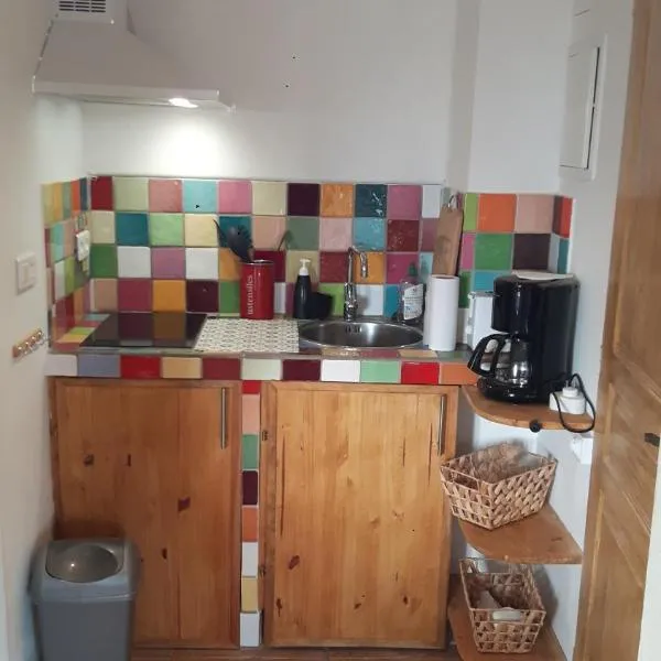 location Seillans var studio lavande 1e etage – hotel w mieście Seillans