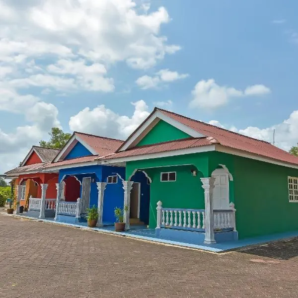 OYO 90744 Bari Indah Beach Resort, hotel v destinácii Kampung Merang