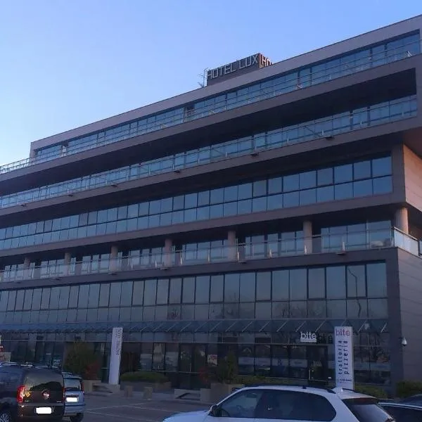 Hotel Lux, hotel Modenában