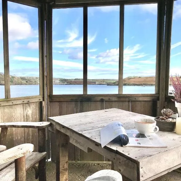 Coastal Chic waterfront studio, hotel in Kinsale