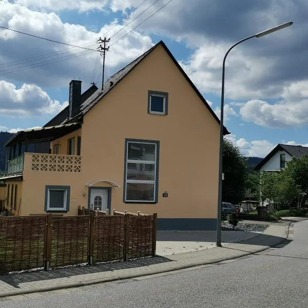 Ferienhaus Clarissa, hotel in Hattgenstein