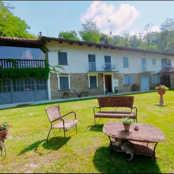 Il mestiere di vivere -casa vacanze- – hotel w mieście Santo Stefano Belbo