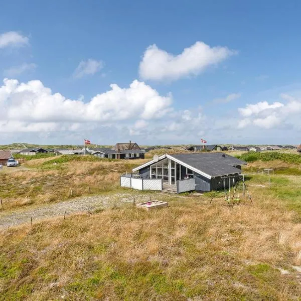 Nice Home In Hvide Sande With Wifi, hotel din Bjerregård