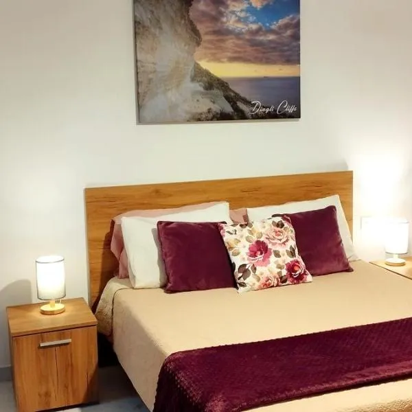 Large and modern apartment in the centre of Malta, khách sạn ở Mosta