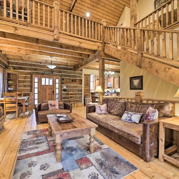 Hot Tub and Mtn Views! All-Season Escape in Franklin, hotel en Franklin