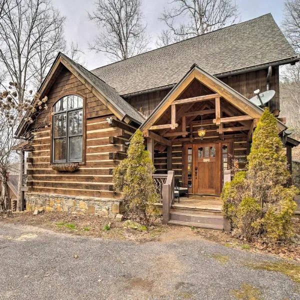 Mtn-View Cabin Deck, Grill and Fire Pit in Franklin, hotel in Franklin
