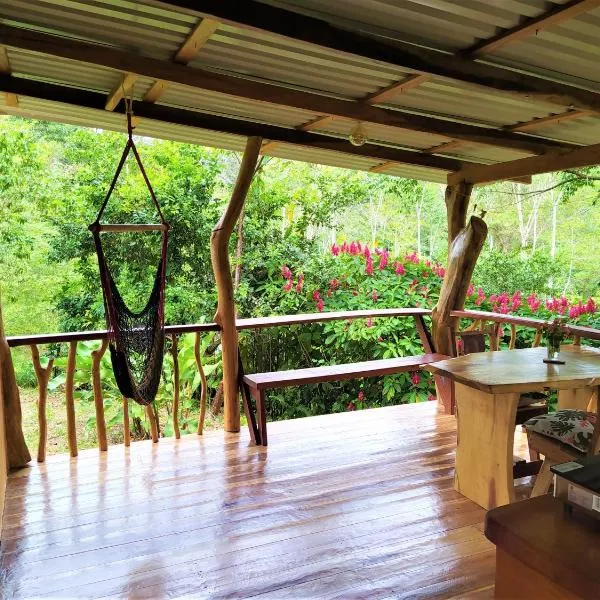 Terra NaturaMa - off grid living in the jungle: Punta Uva'da bir otel