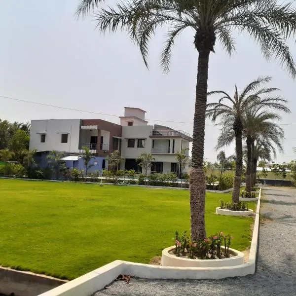 ART Resort & Farm House, khách sạn ở Sadras