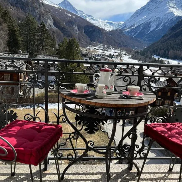 Heida, studio ensoleillé au village avec magnifique vue sur la Dent-Blanche、エヴォレーヌのホテル