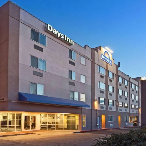 Days Inn by Wyndham Seatac Airport، فندق في Burien