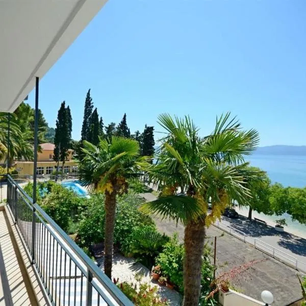 Lui, hotel in Gradac