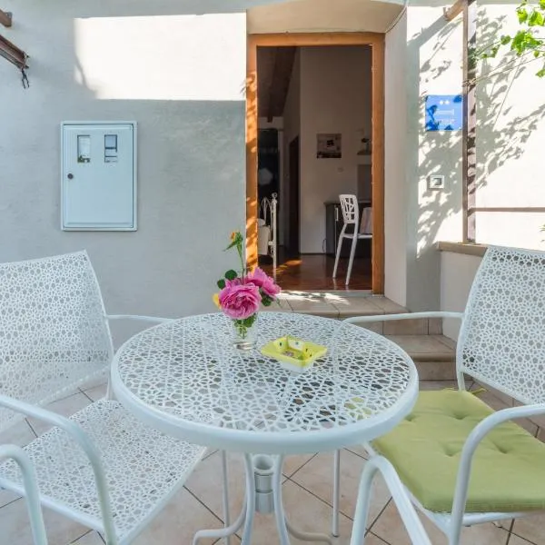 Apartmani Bugenvilija, hotel v destinaci Brbinj