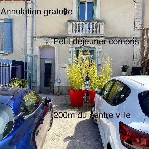 Côté Court, hotel v destinaci LʼIsle-sur-la-Sorgue