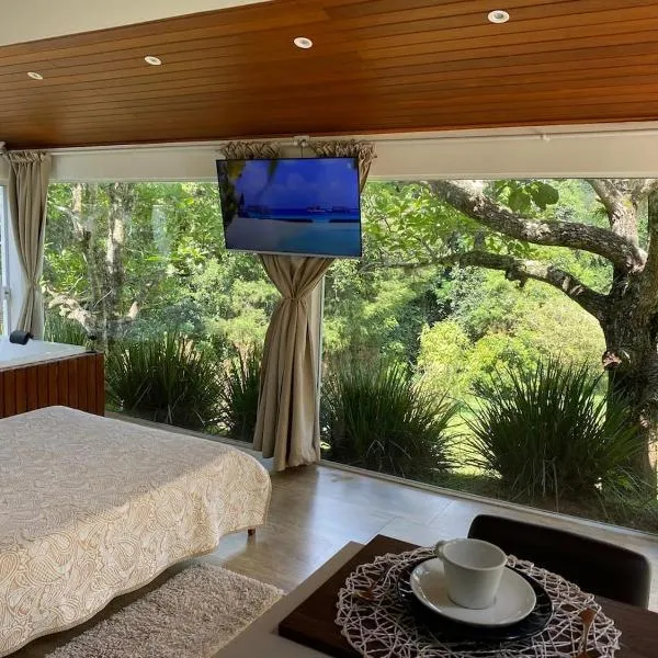 Loft Vidro Garden em Condomínio Rota do Vinho São Roque, hotel in São Roque