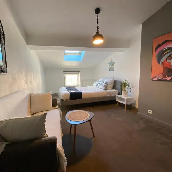 La SPACIEUSE- Chambre privée-Cosy-Climatisée, hotel a Genilac