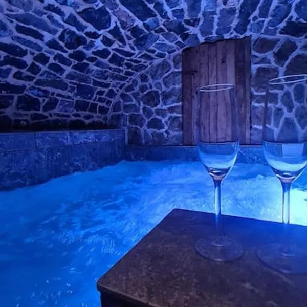 Ô Nuit Claire, superbe longère avec spa., hotel em Dompierre-sur-Helpe