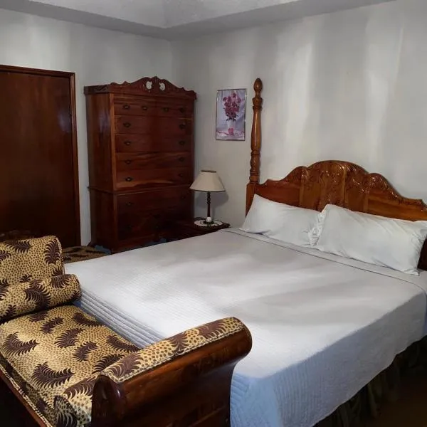 Home away from home, hotel em Mandeville