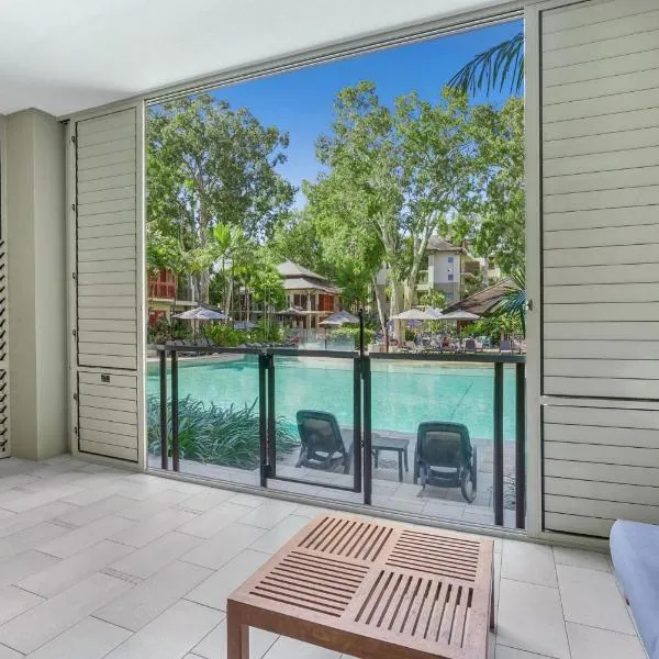 Belle Escapes 104 Swim-out Luxury Apartment in Palm Cove, hotel in Palm Cove