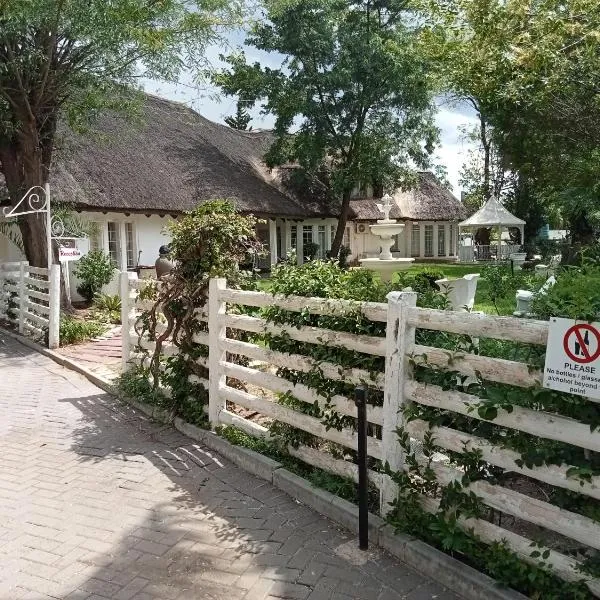 Thatch Haven Guesthouse, hotel in Mahikeng
