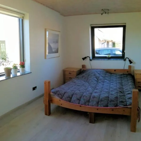 Hyrdeskolen, hotell sihtkohas Give