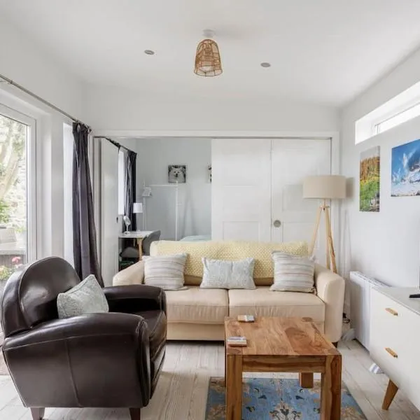 Cosy and modern 1 bedroom garden house - very dog friendly!, hotel v destinaci Tarves