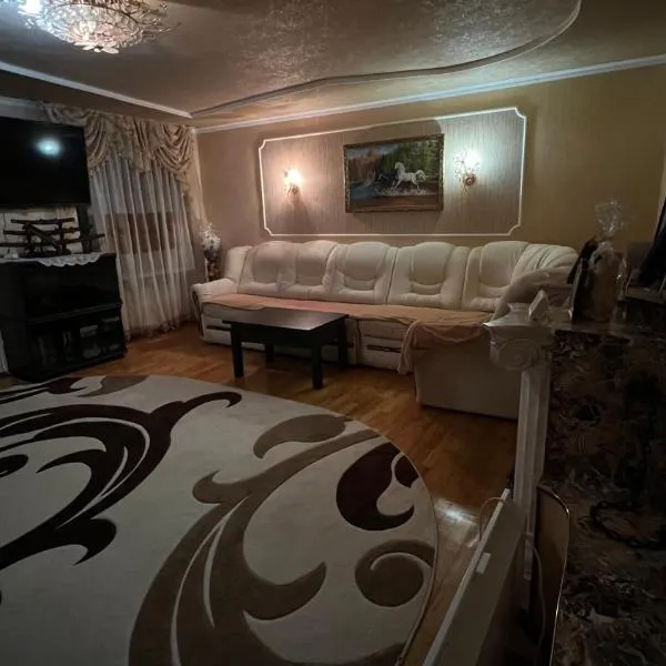 Просторі та комфортні апартаменти «Д.І.М.», hotel a Kamianets-Podilskyi