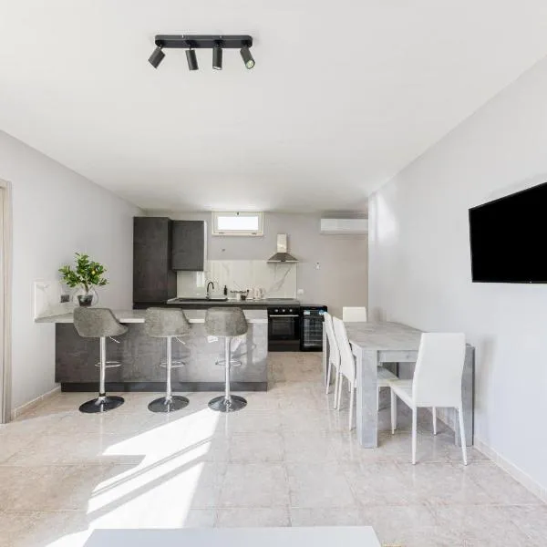 Appartamento lussuoso climatizzato a 200 m dal mare, отель в городе Торре-Пали