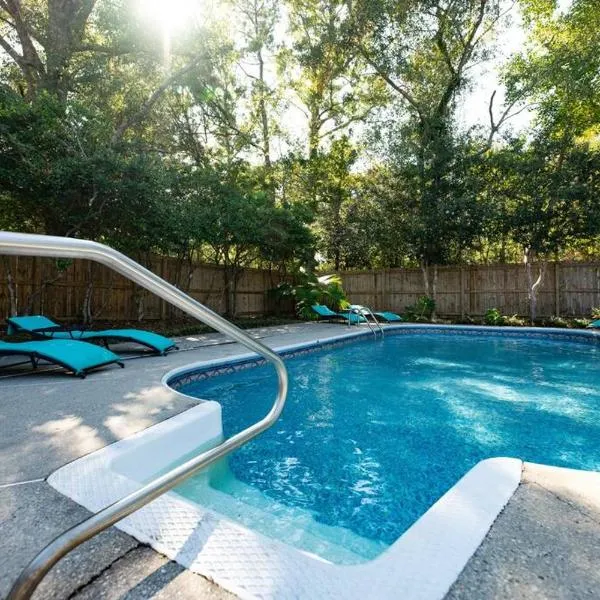 Relaxing 5-Bedroom Villa with Outdoor Oasis, hotel a Bay Saint Louis