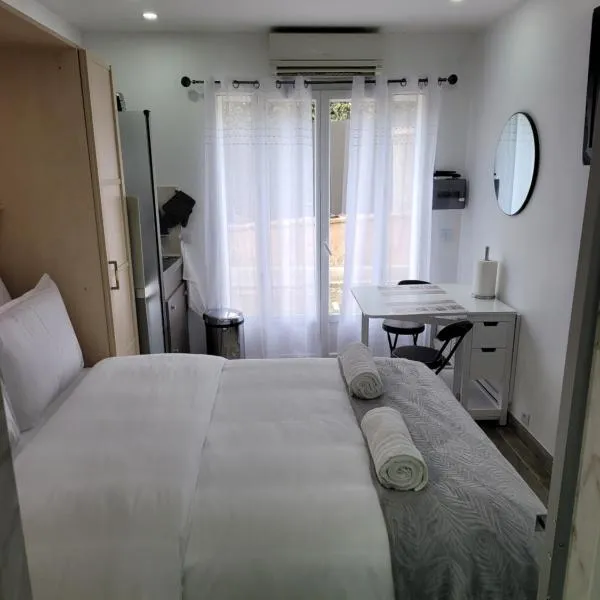 Studio 1 à La Trinité proche de Nice, Monaco et l'Italie, hotel en La Trinité