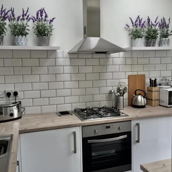 Stylish Boatwright Cottage moments from beach by Whitstable-Holidays, hotel v destinaci Whitstable