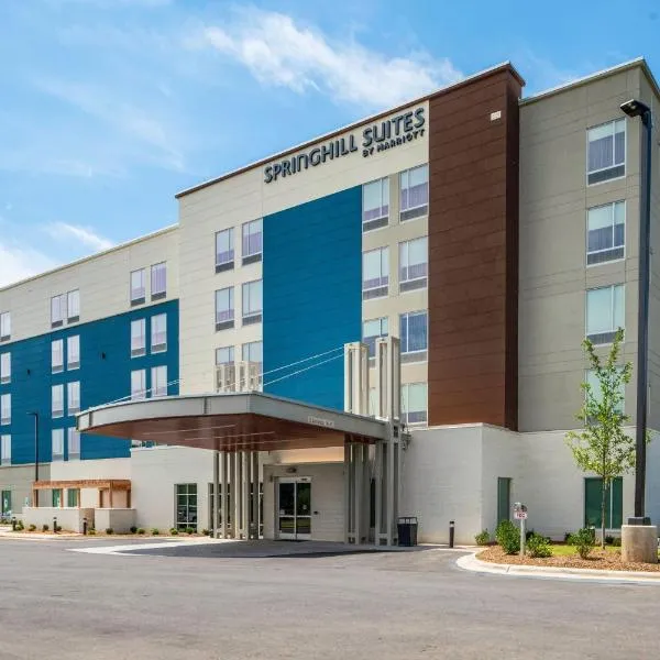 SpringHill Suites by Marriott Charlotte Airport Lake Pointe, hotel v destinaci Charlotte