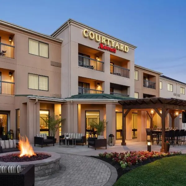 Courtyard Greenville: Greenville şehrinde bir otel