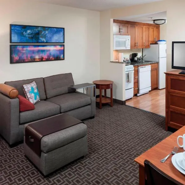 TownePlace Suites Suffolk Chesapeake, hotel di Holly Acres