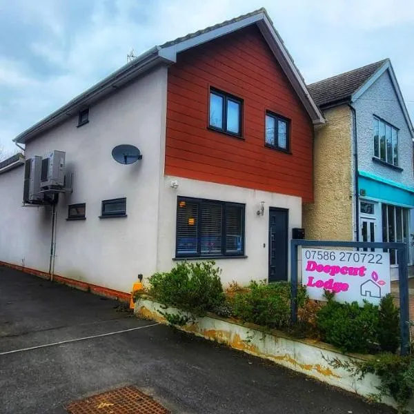 Deepcut Lodge Bed & Breakfast Self Service, hotel v destinaci Camberley
