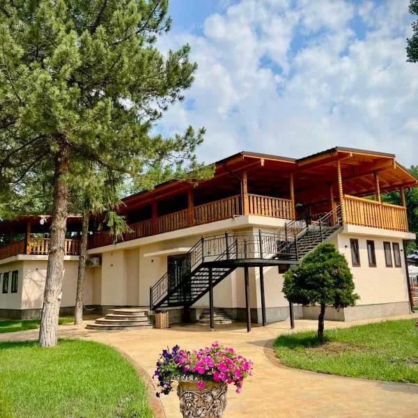 Paradise Park, hotel Polszki Trambesben