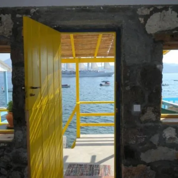 The Yellow Boat House, ξενοδοχείο σε Klima