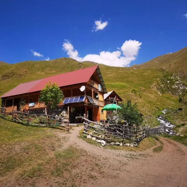 Guesthouse Everest, hotel v destinaci Chesho