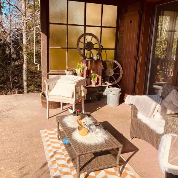 un ptit chalet, hotell sihtkohas Les Brenets