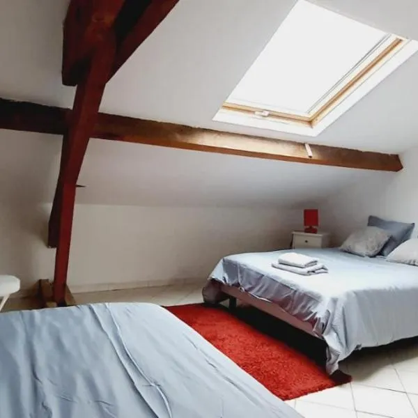 Jolie Appartement 3 pièces avec Piscine, hotel v destinaci La Ferté-Gaucher