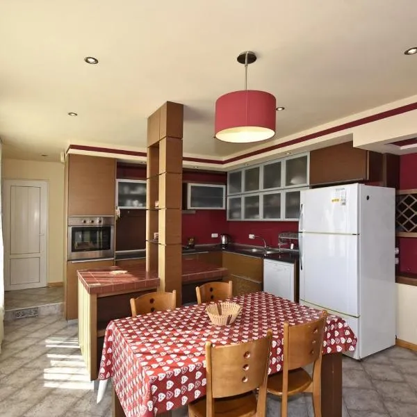 Ararat view 3-bedroom apartment with garden, hotel in Yerevan