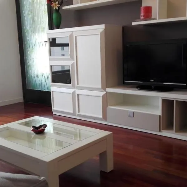 Grande, luminoso y con garage, 3 dormitorios en el camino de Santiago, hotel i Burgos