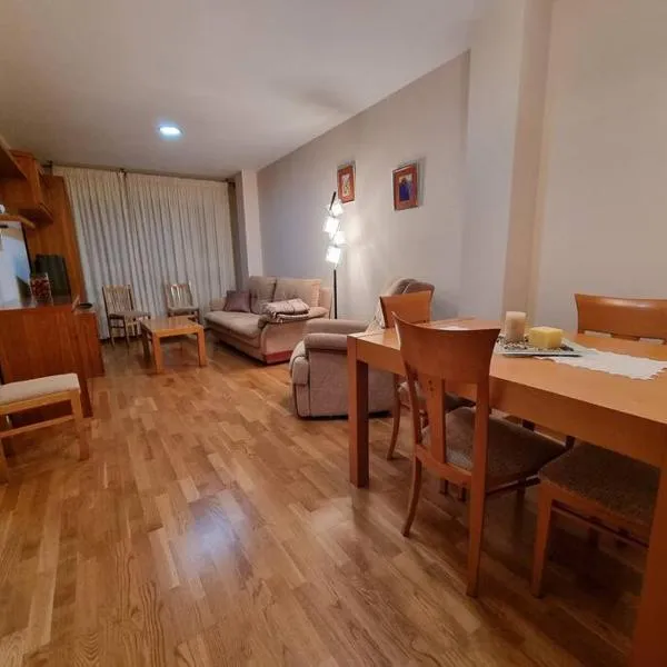22A02 Moderno apto Arriondas, hotel in Arriondas