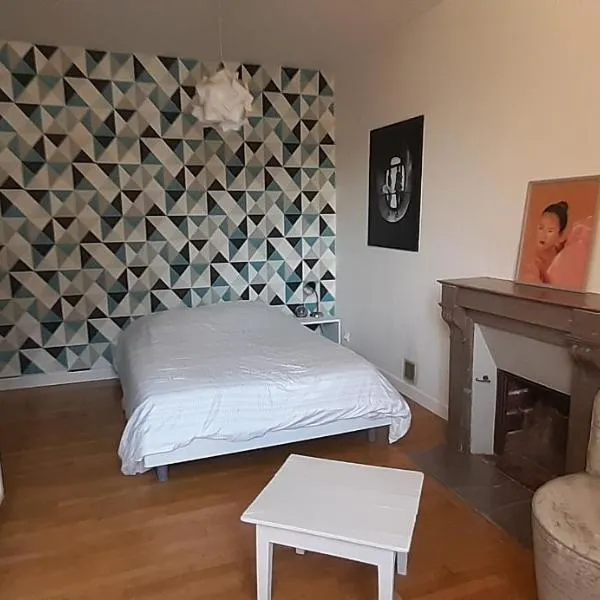 Chambre tout confort à l'étage, hotel en Mézières-sous-Lavardin