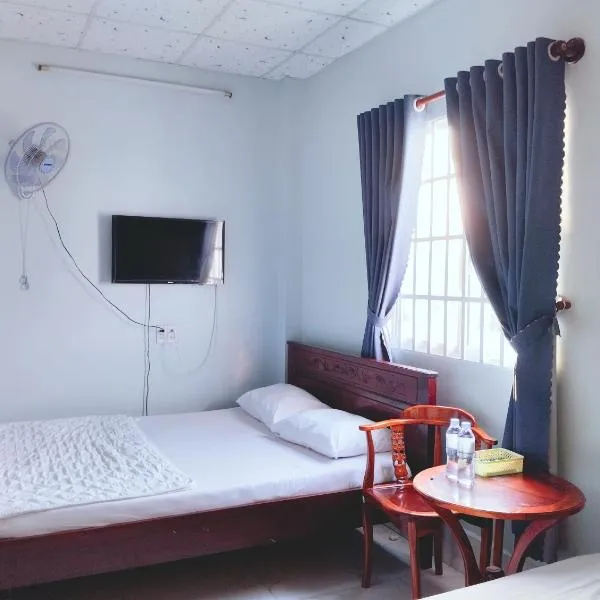 Nhà nghỉ Thành Lợi, hôtel à Giong Rieng
