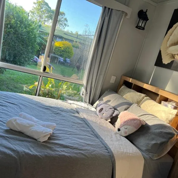 XYL Pets Friendly Opened Spacious Seaside Boutique Guesthouse, hotel in Caloundra