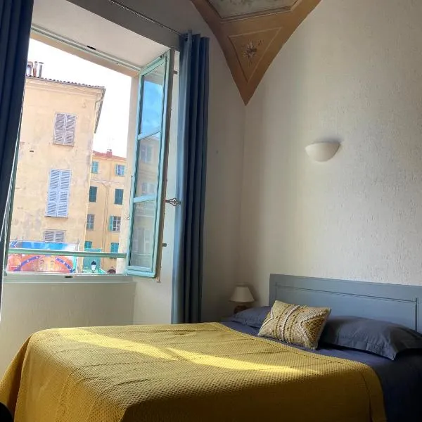 Lovely studio - heart of Menton, near the beach., hotel in Menton