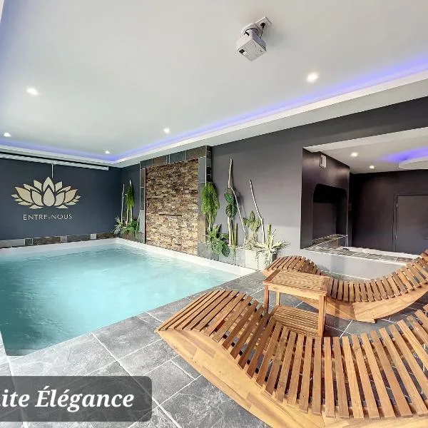 Chambre avec spa, piscine et sauna privatif – hotel w mieście Louches